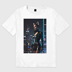 Женская футболка оверсайз Девушка с кошачьими ушами стоит на фоне небоскребо