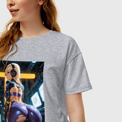 Футболка оверсайз женская Девушка с оружием в киберпанк стиле, цвет: меланж — фото 2