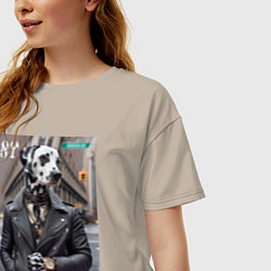 Футболка оверсайз женская Далматинец модник в Нью-Йорке - нейроарт, цвет: миндальный — фото 2