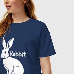 Футболка оверсайз женская Белый кролик с надписью, цвет: тёмно-синий — фото 2