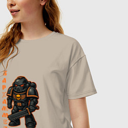 Футболка оверсайз женская Космический десантник с оранжевыми вставками, цвет: миндальный — фото 2