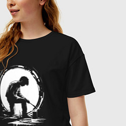 Футболка оверсайз женская Такаси Мураками рисует белой краской, цвет: черный — фото 2