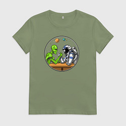 Футболка хлопковая женская Армрестлинг пришелец против космонавта, цвет: авокадо