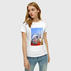 Футболка хлопковая женская Юрий Гагарин на космодроме, цвет: белый — фото 2