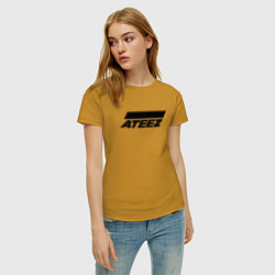 Футболка хлопковая женская Ateez big logo, цвет: горчичный — фото 2