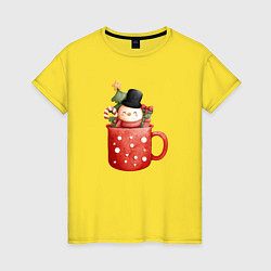 Футболка хлопковая женская Снеговик в кружке кофе, цвет: желтый