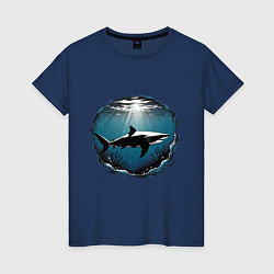 Футболка хлопковая женская Акула в океане, цвет: тёмно-синий