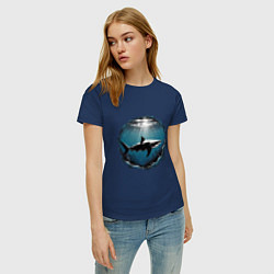 Футболка хлопковая женская Акула в океане, цвет: тёмно-синий — фото 2