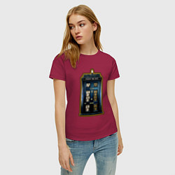 Футболка хлопковая женская Tardis Sherlock, цвет: маджента — фото 2