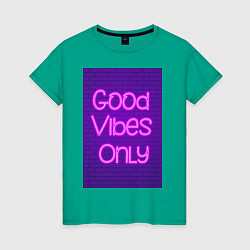 Женская футболка Неоновая надпись good vibes only и кирпичная стена