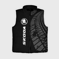 Женский жилет Skoda speed на темном фоне со следами шин: по-верт