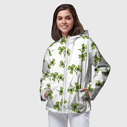 Ветровка с капюшоном женская Листочки клевера на белом фоне - паттерн, цвет: 3D-белый — фото 2