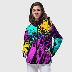 Ветровка с капюшоном женская Разноцветная неоновая абстракция - нейроарт, цвет: 3D-черный — фото 2