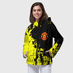 Ветровка с капюшоном женская Манчестер Юнайтед краски, цвет: 3D-черный — фото 2